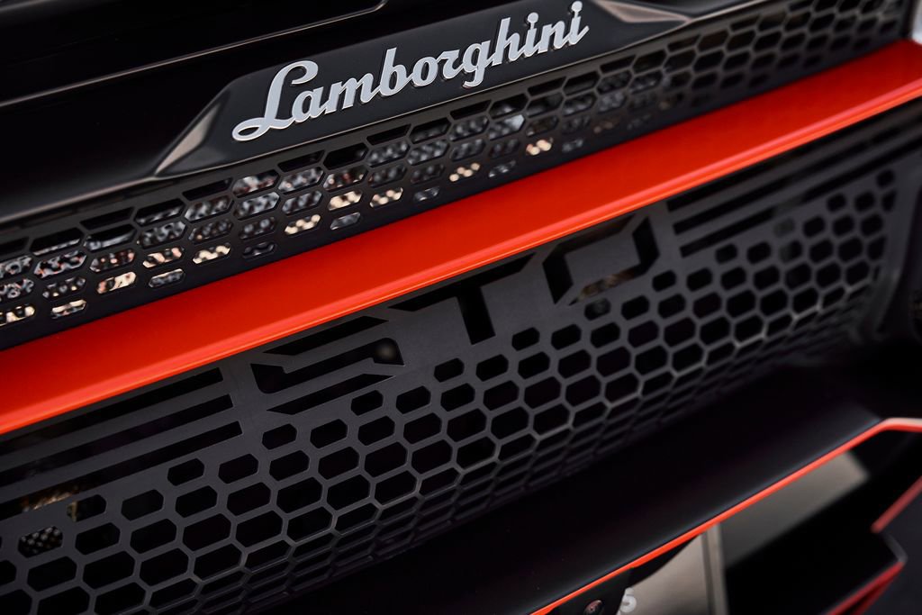 Used 2024 Lamborghini Huracan STO RWD image 19