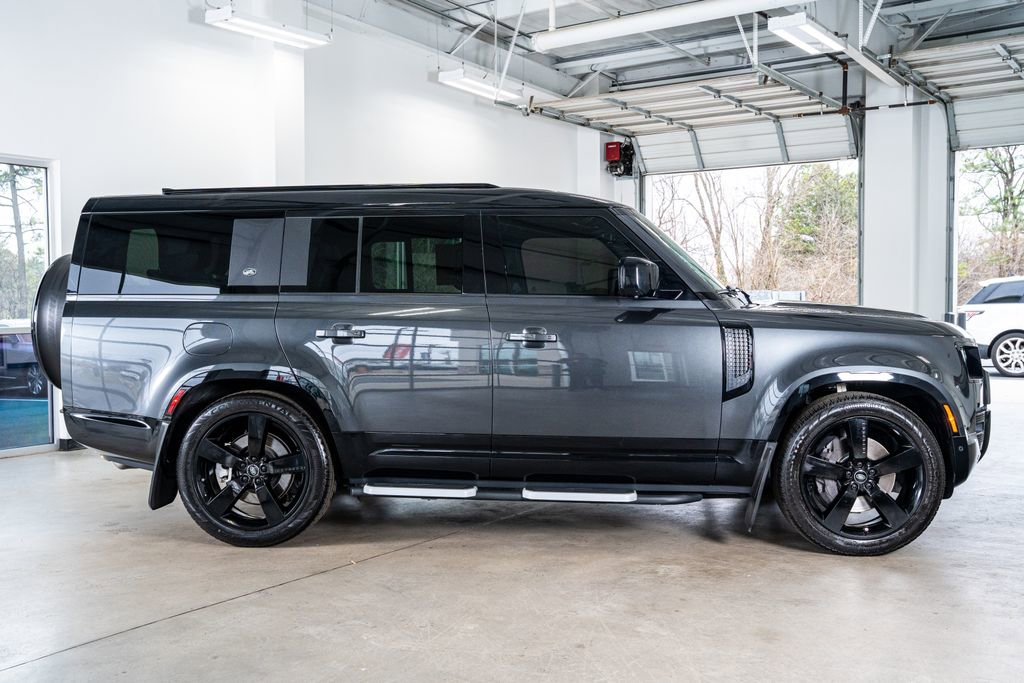 Used 2023 Land Rover Defender 130 X-Dynamic SE image 5