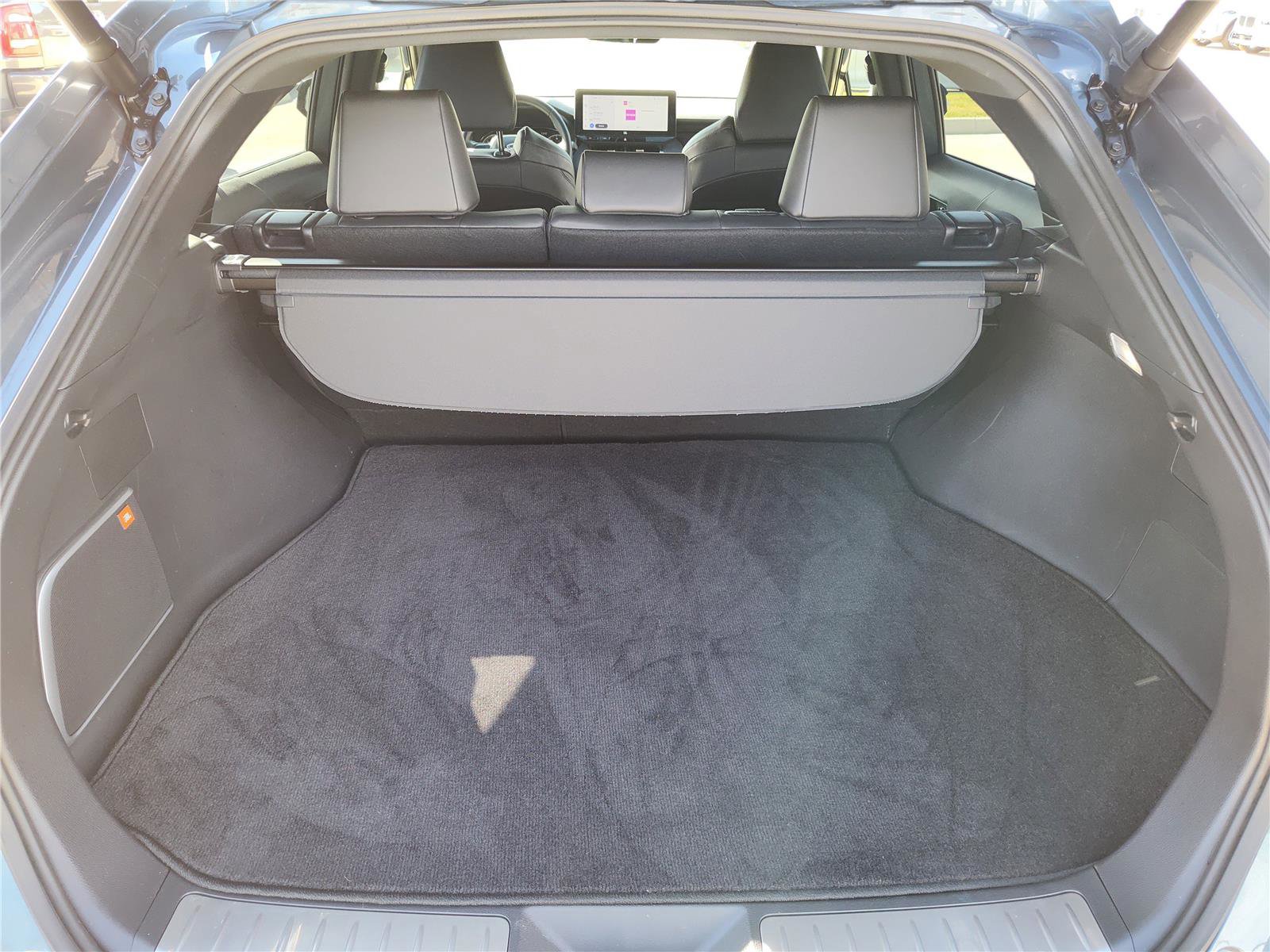 Used 2024 Toyota Venza XLE image 7