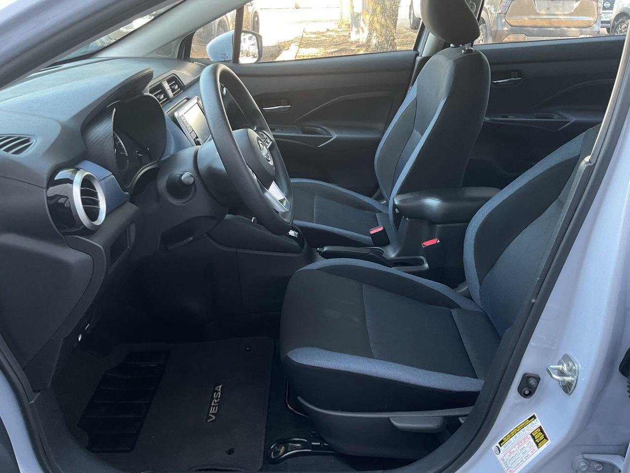 Used 2025 Nissan Versa SV FWD image 9