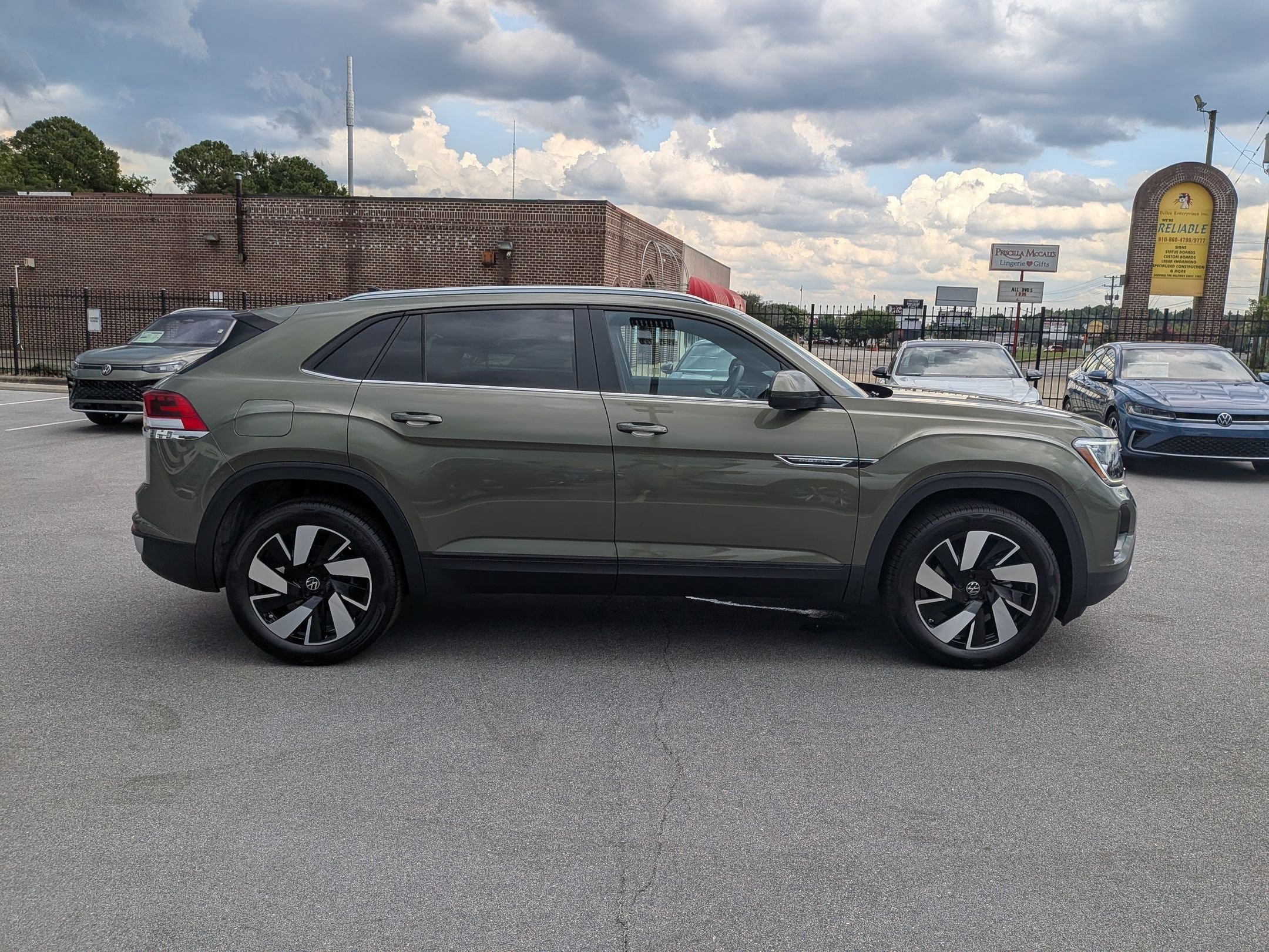 New 2026 Volkswagen Atlas Cross Sport SE AWD/4WD image 2