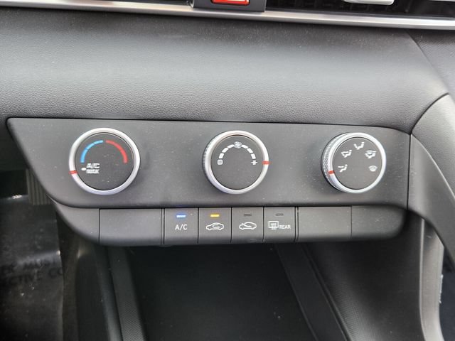 Used 2026 Hyundai Elantra SE FWD image 22