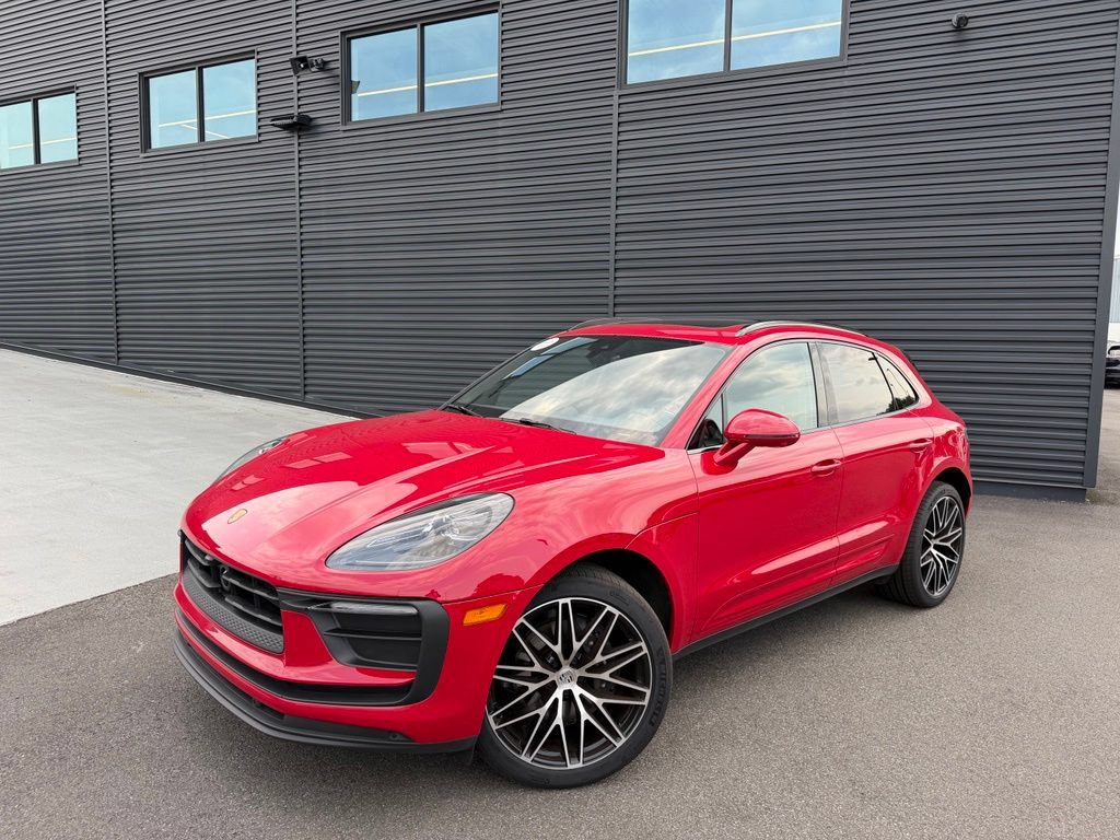 Used 2025 Porsche Macan AWD/4WD image 1
