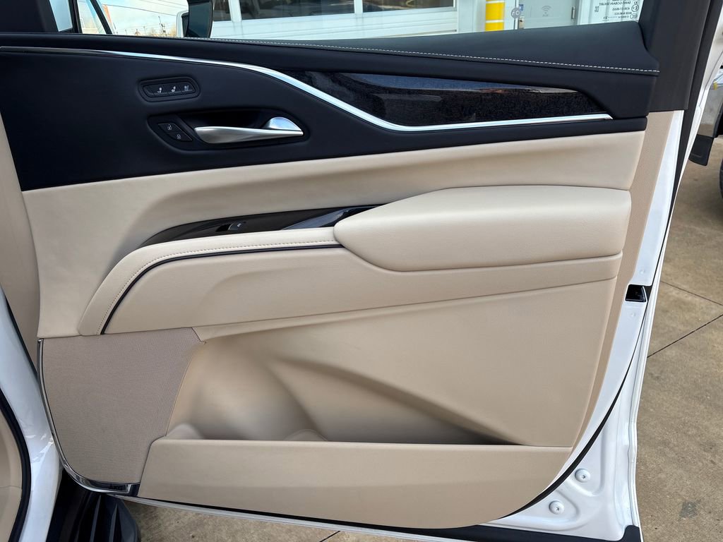 Used 2023 Cadillac Escalade Premium Luxury image 59