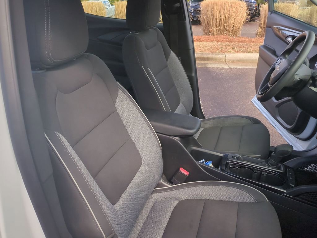 Used 2024 Chevrolet TrailBlazer LS image 29