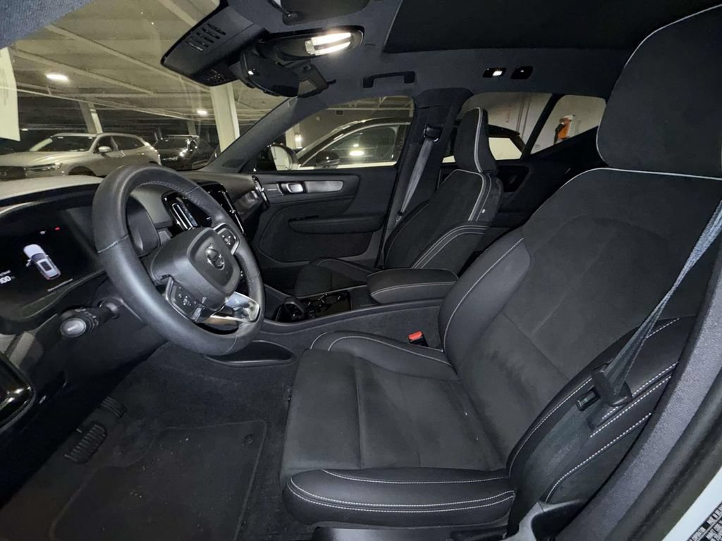 Used 2023 Volvo XC40 Recharge Ultimate AWD/4WD image 7