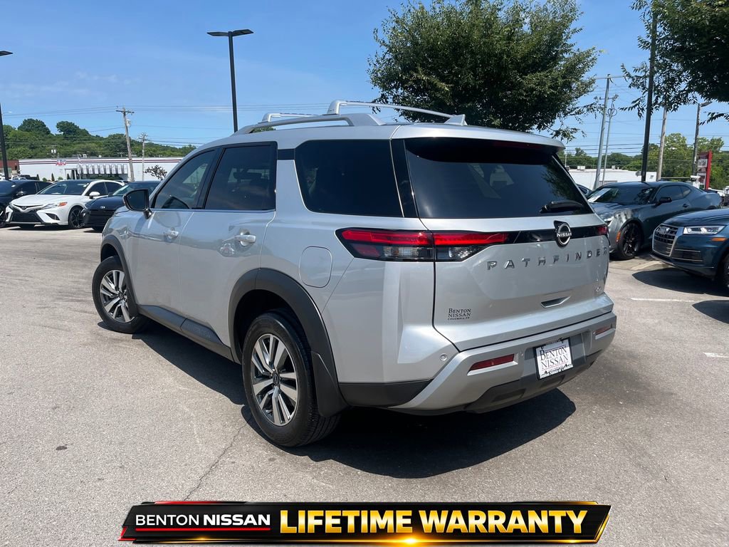 Used 2025 Nissan Pathfinder SL FWD image 6