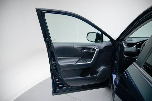 Used 2025 Toyota RAV4 XLE AWD/4WD image 19
