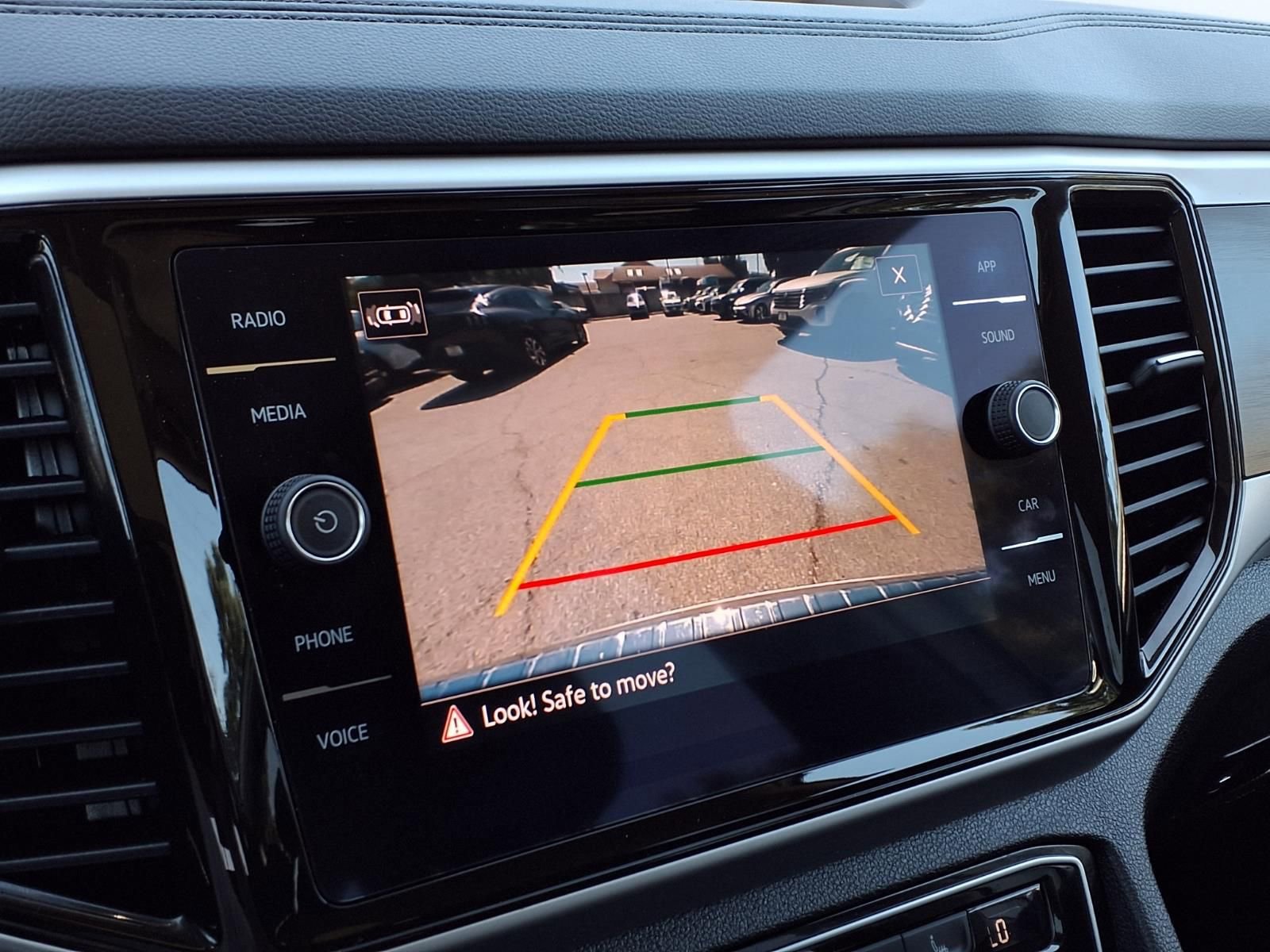 Used 2023 Volkswagen Atlas SE w/ Panoramic Sunroof Package image 8