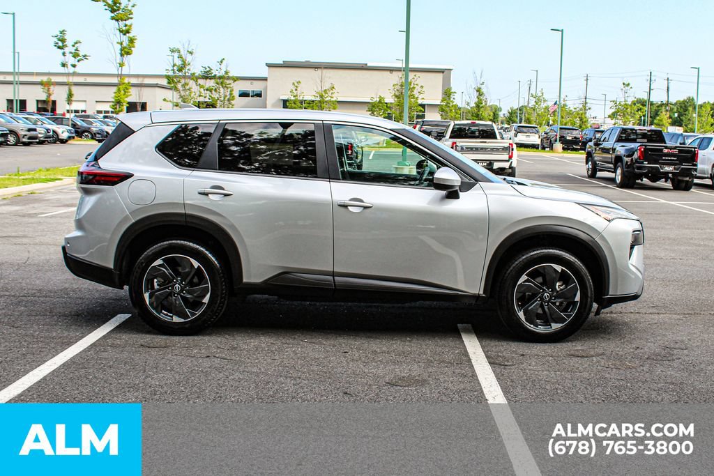 Used 2024 Nissan Rogue SV AWD/4WD image 8