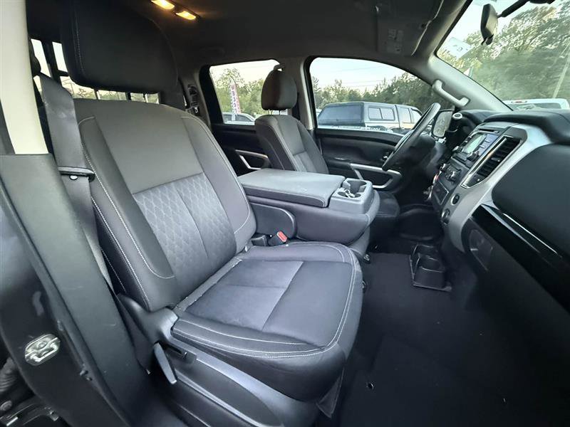 Used 2017 Nissan Titan SV AWD/4WD image 21