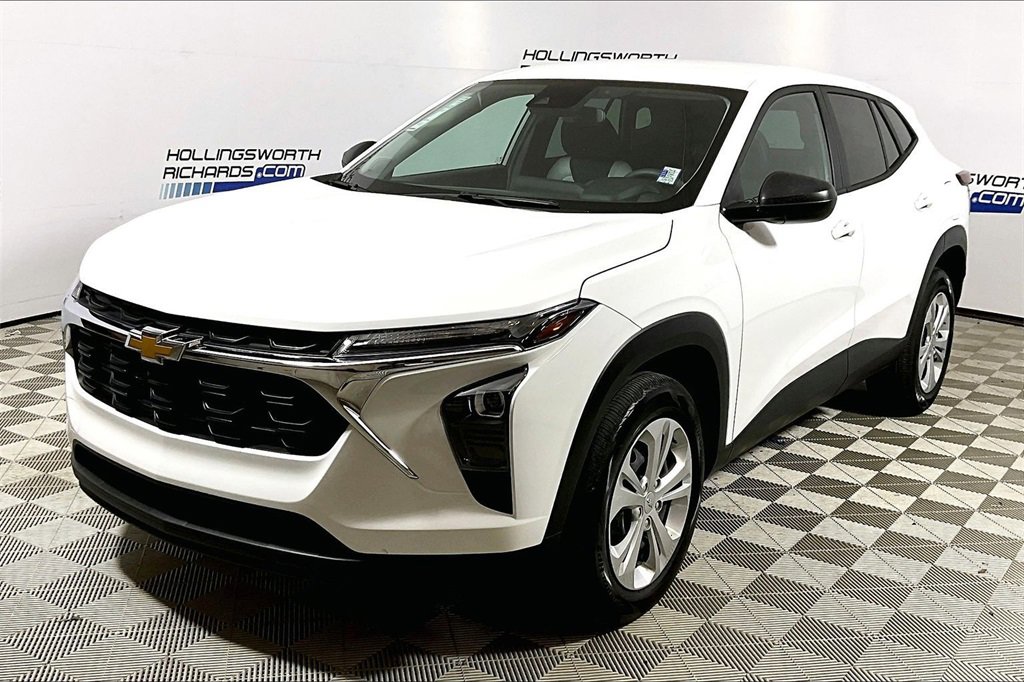 Used 2025 Chevrolet Trax LS