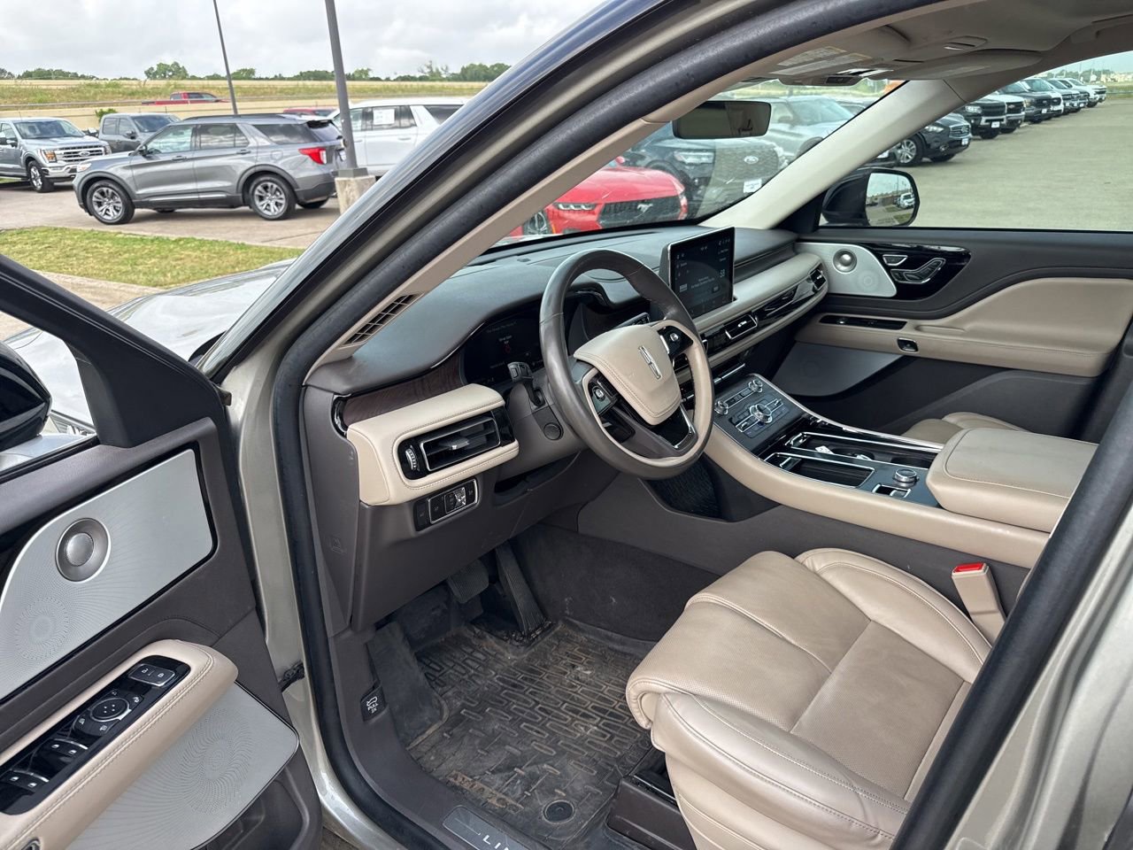 Used 2023 Lincoln Aviator Reserve w/ Equipment Group 201A AWD/4WD image 20