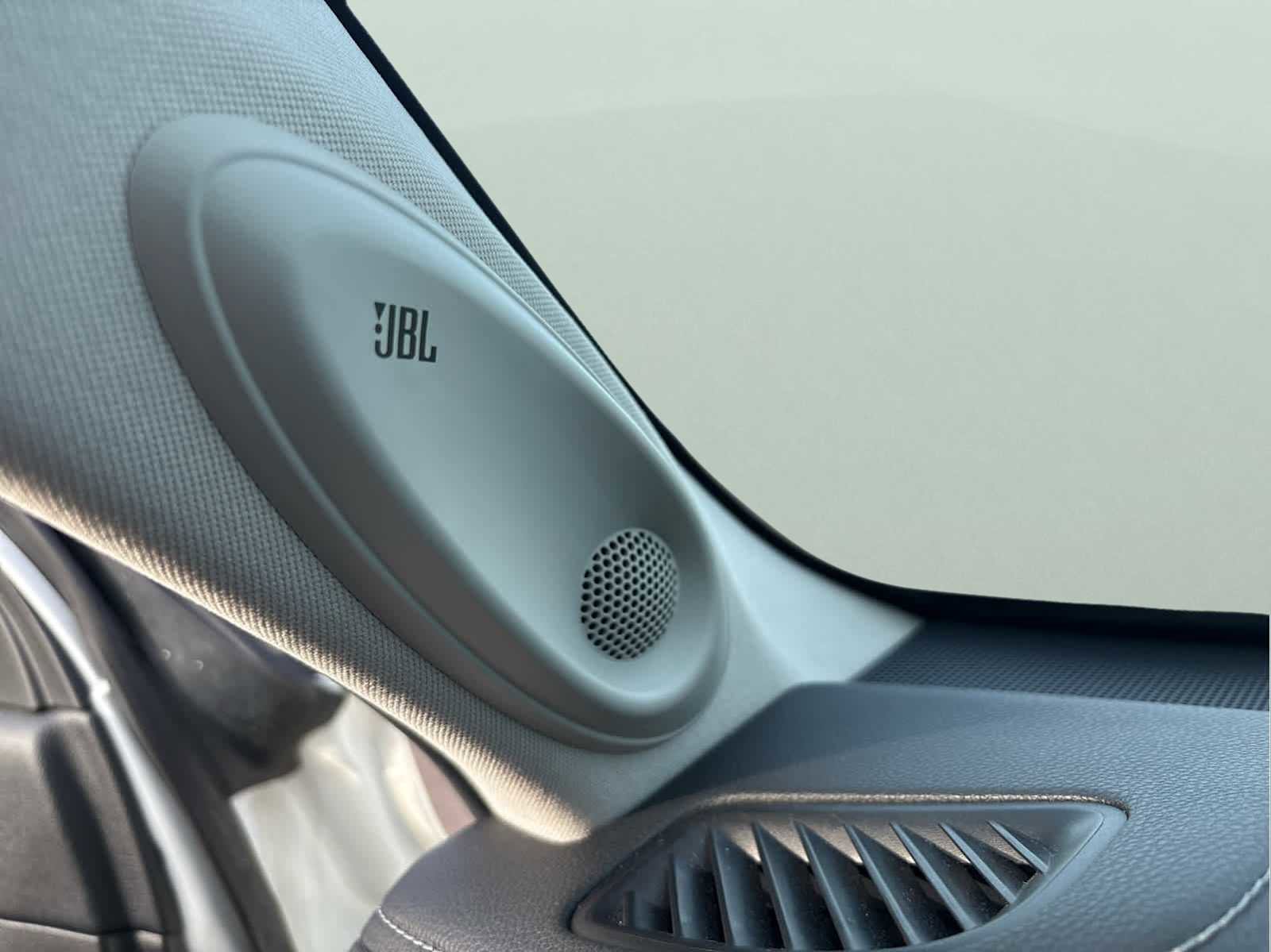 Used 2020 Toyota Highlander Limited image 42