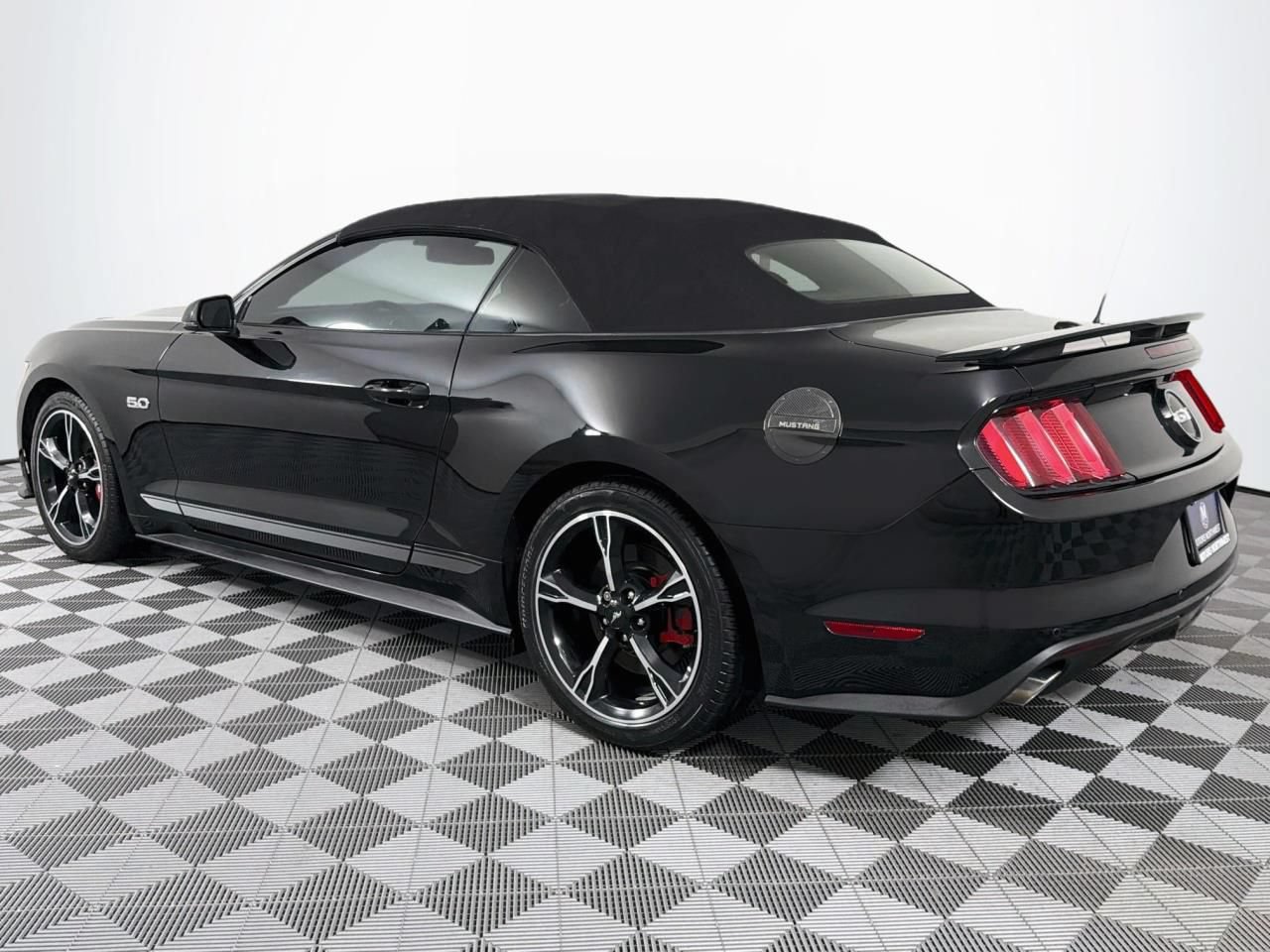 Used 2017 Ford Mustang GT Premium w/ Equipment Group 401A RWD image 8