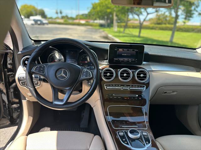 Used 2018 Mercedes-Benz GLC 300 w/ Premium Package image 19