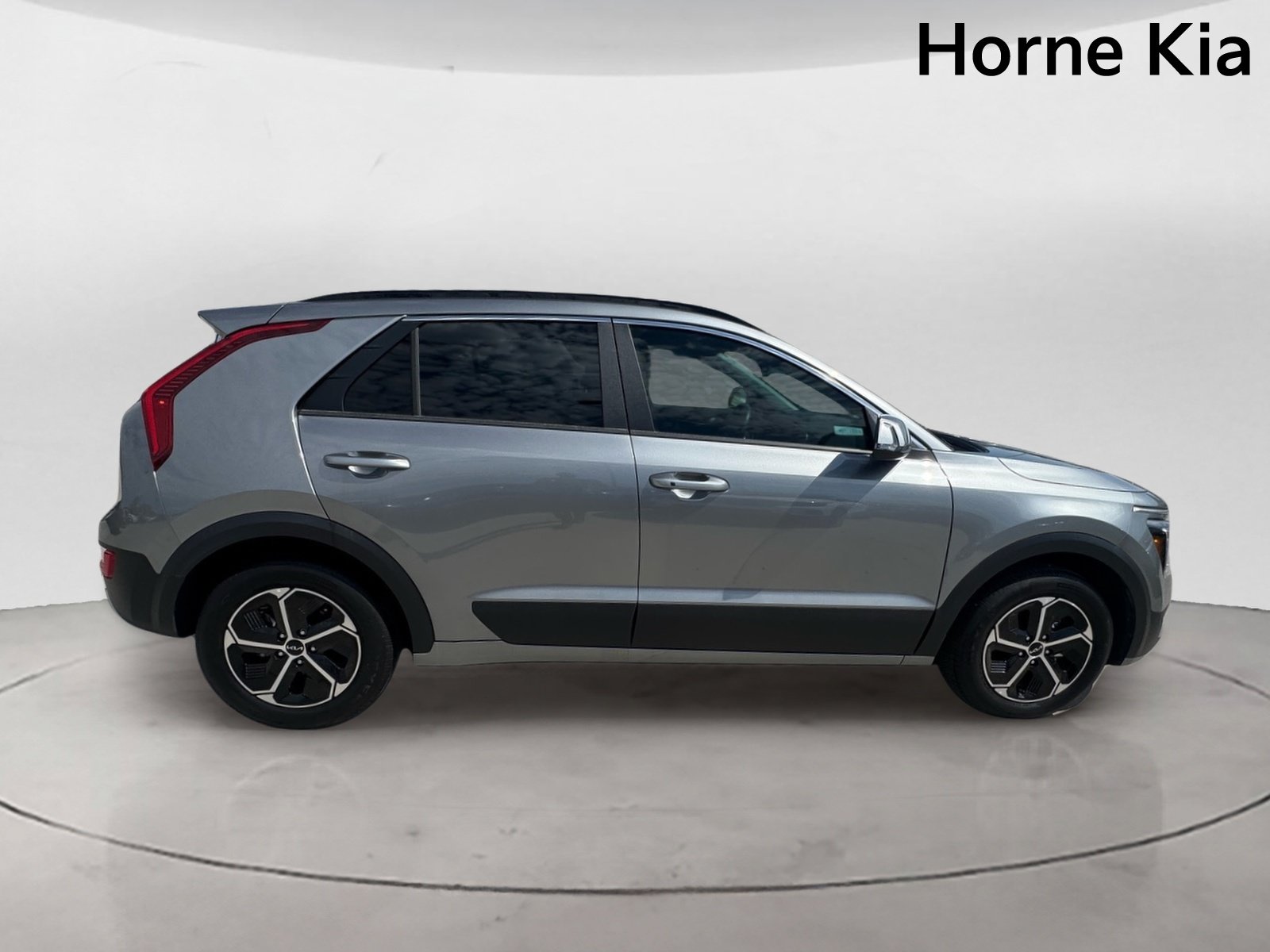 Certified 2025 Kia Niro EX FWD image 3