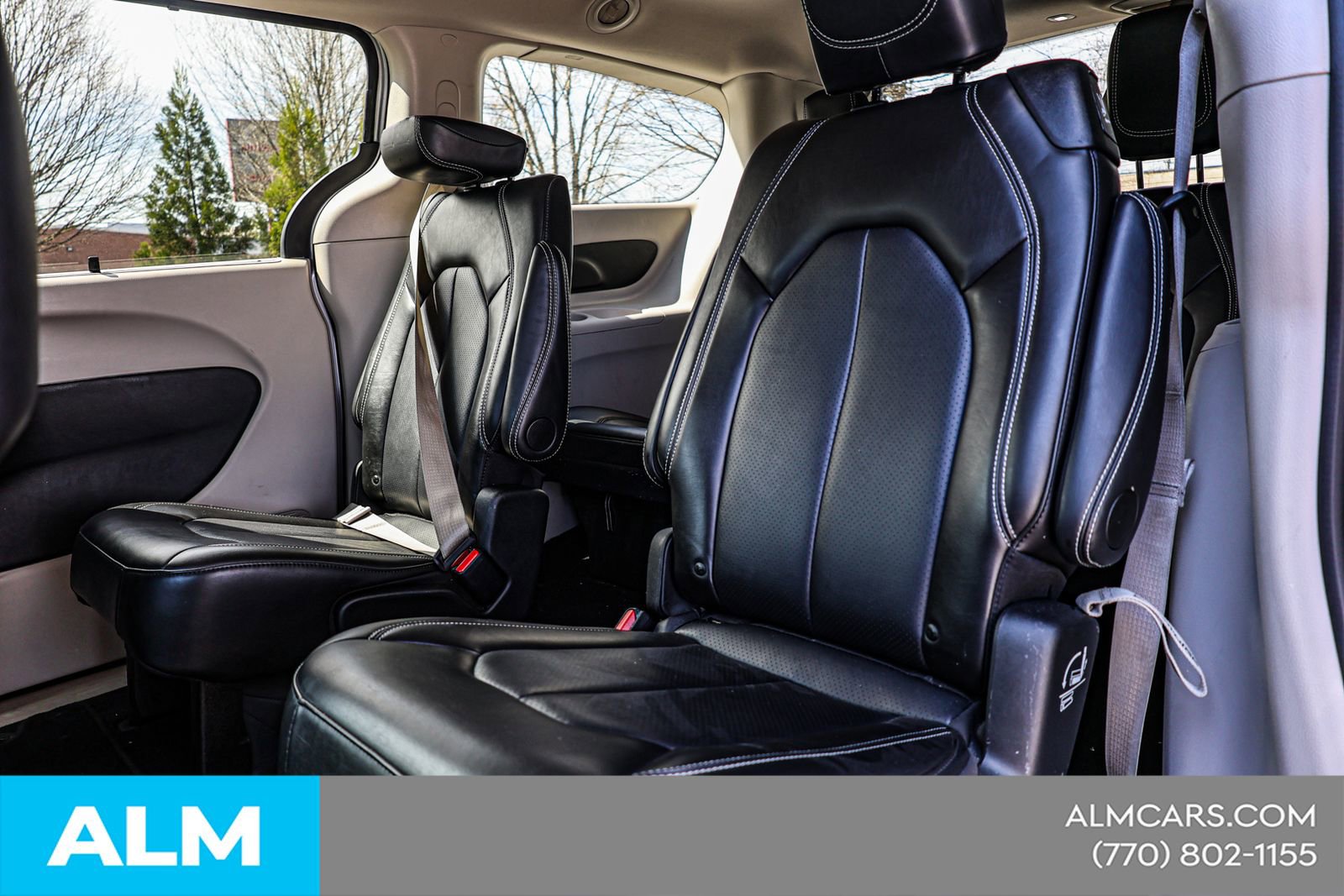 Used 2024 Chrysler Pacifica Touring-L image 19