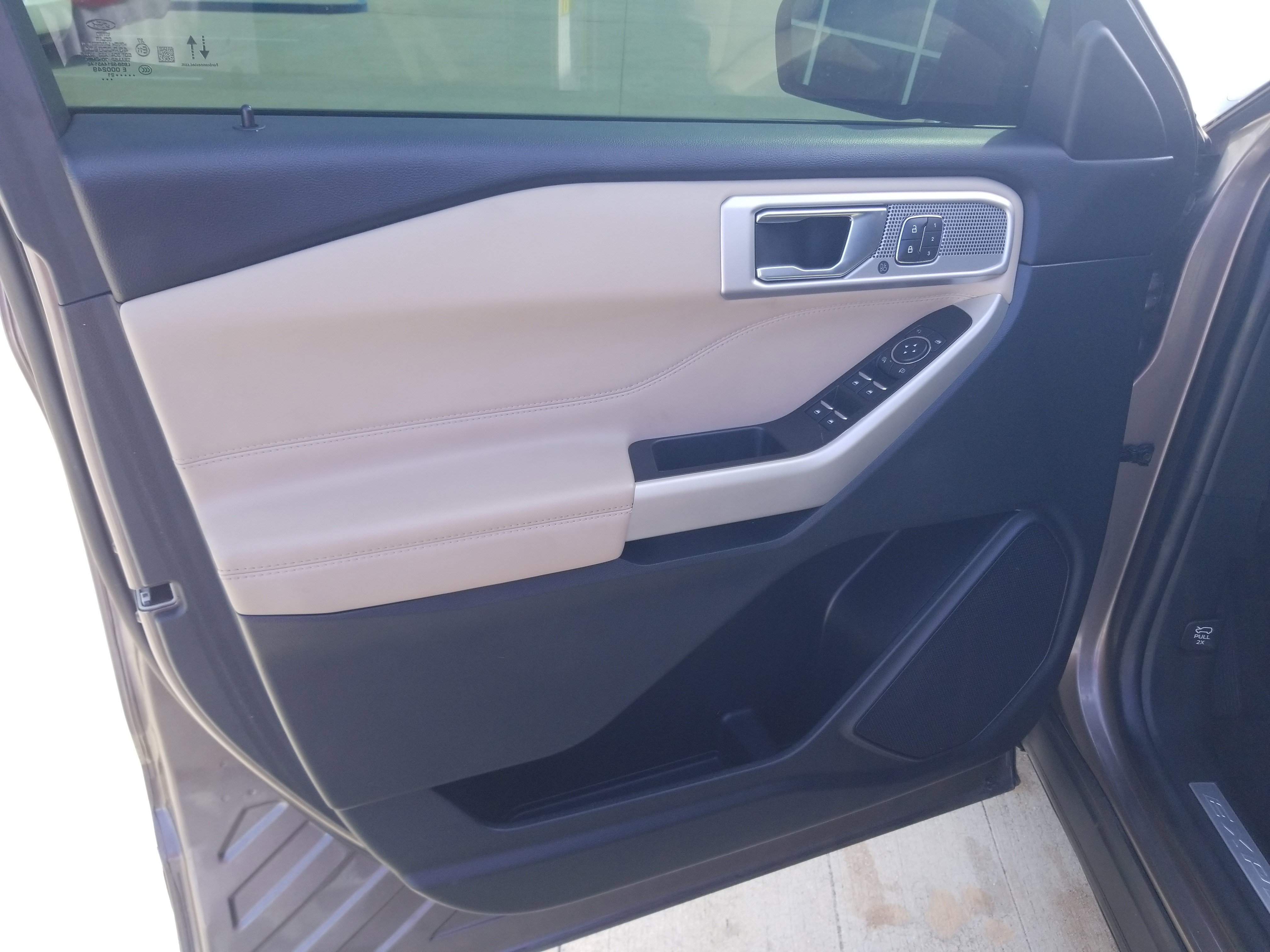 Used 2021 Ford Explorer Limited w/ Equipment Group 301A image 9