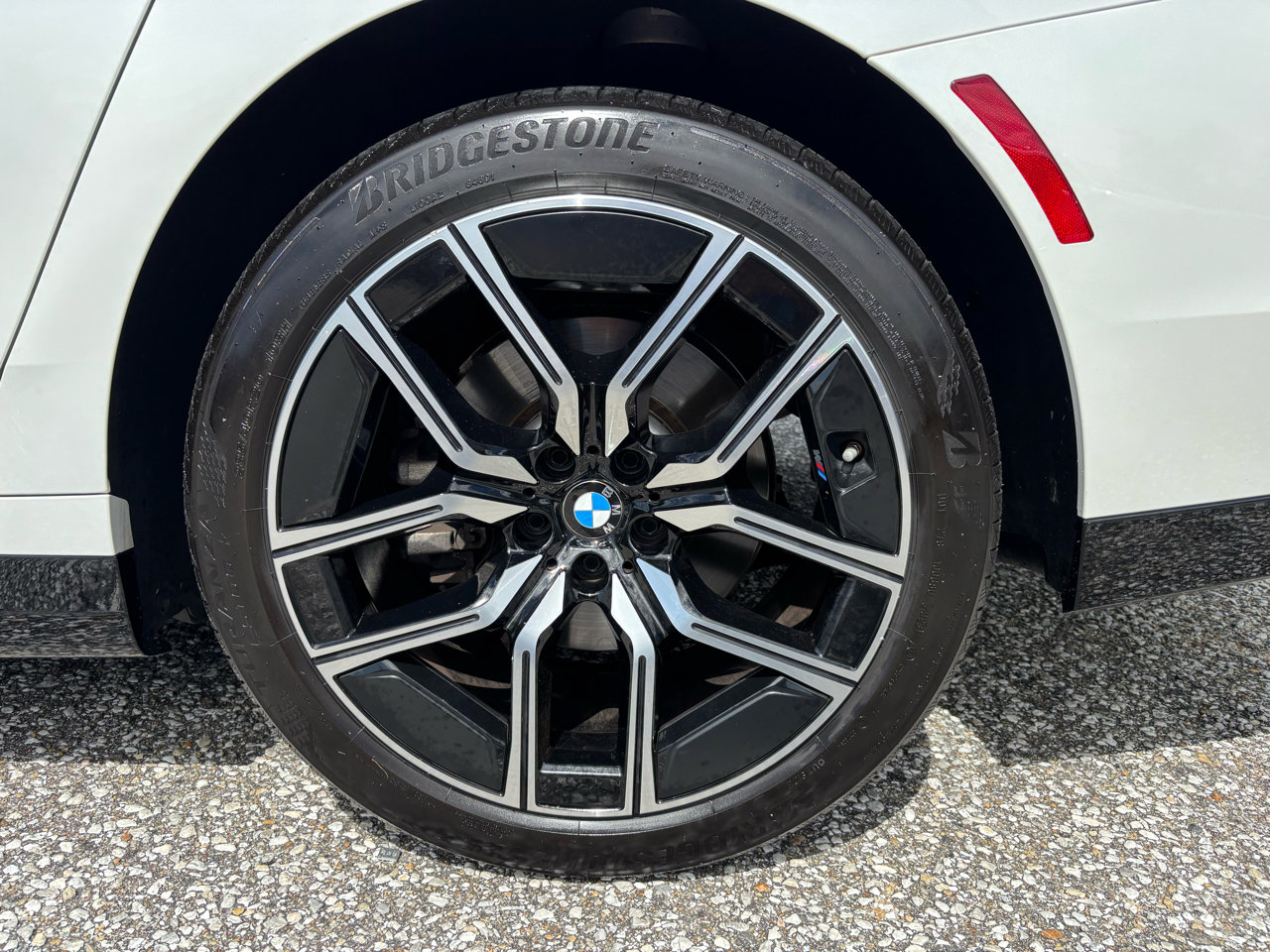 Used 2023 BMW 740i image 38