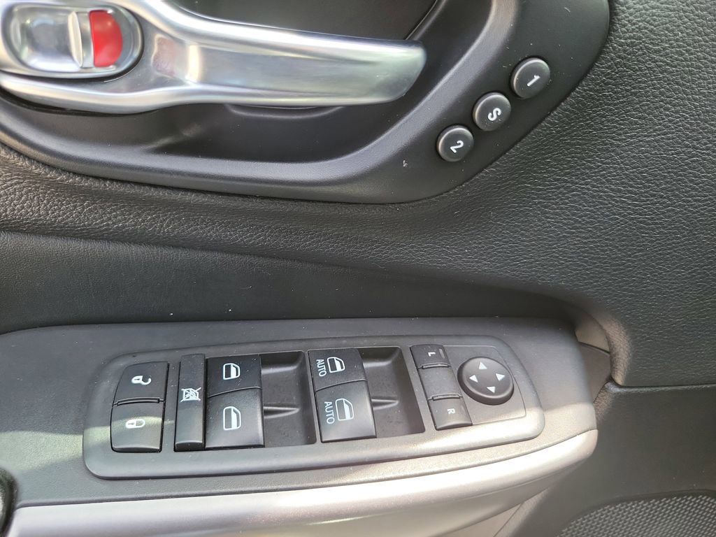 Used 2021 Jeep Cherokee Limited AWD/4WD image 21