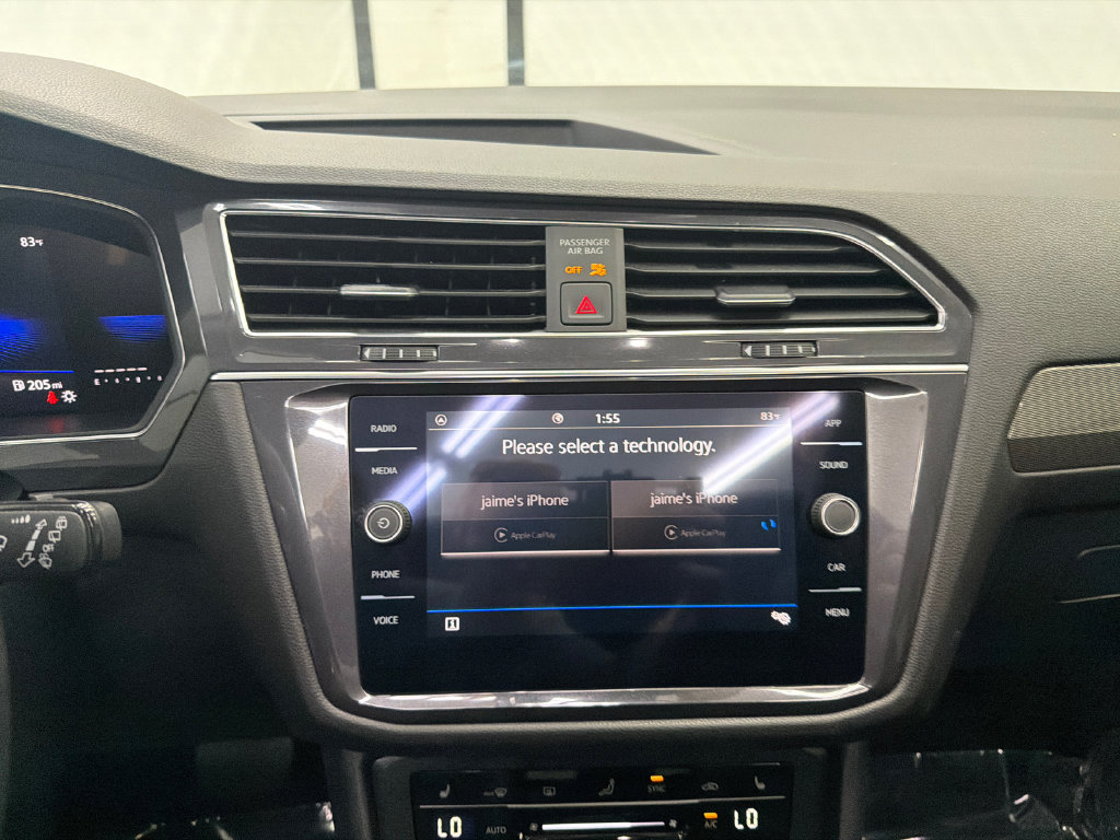 Used 2023 Volkswagen Tiguan SE w/ Panoramic Sunroof Package FWD image 28