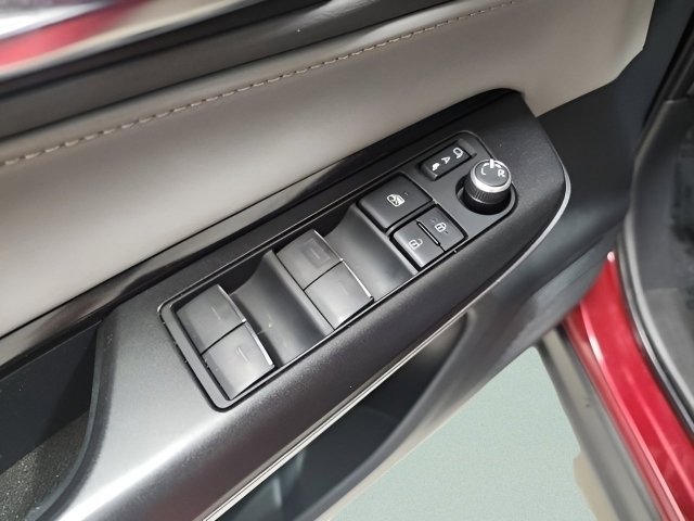 Used 2023 Toyota Venza LE AWD/4WD image 23