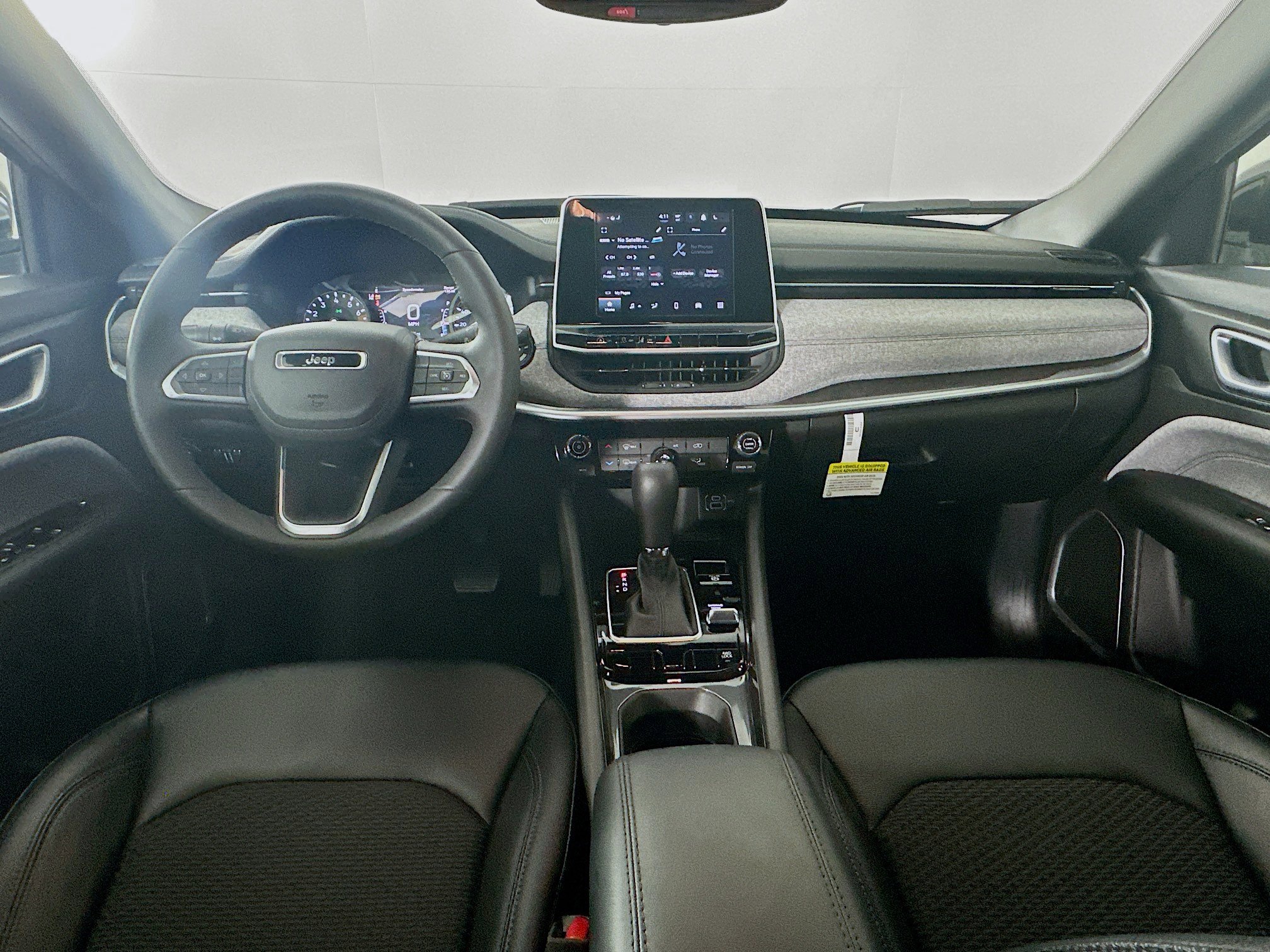 Certified 2025 Jeep Compass Latitude image 27