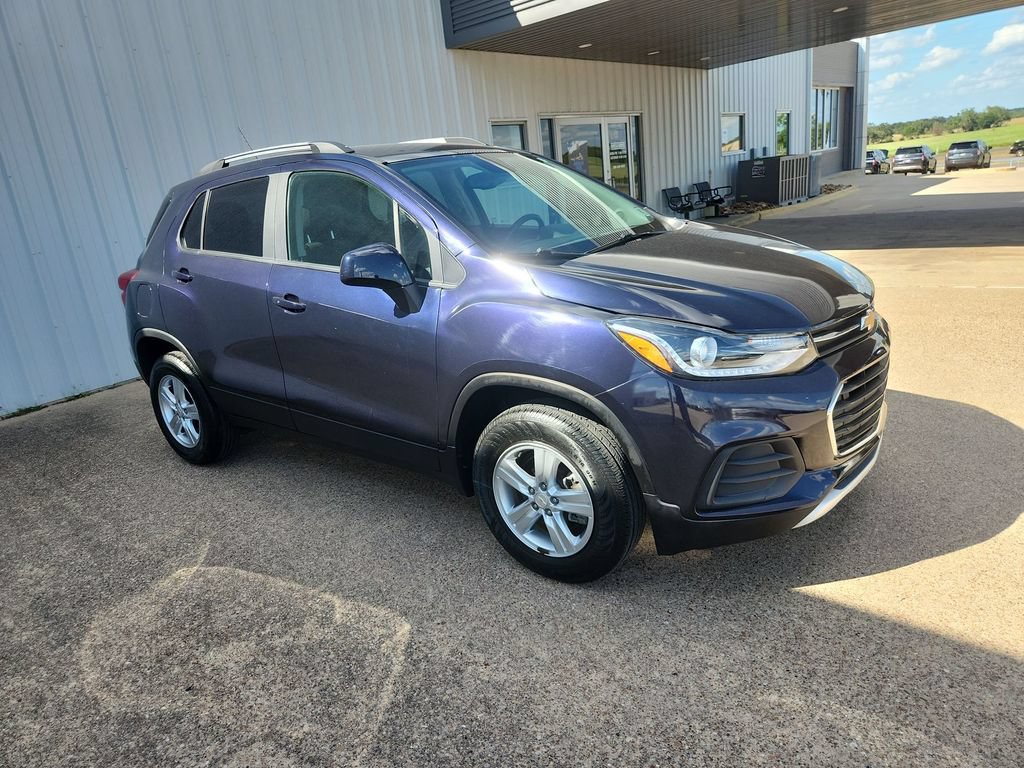 Used 2022 Chevrolet Trax LT w/ LT Convenience Package AWD/4WD image 2