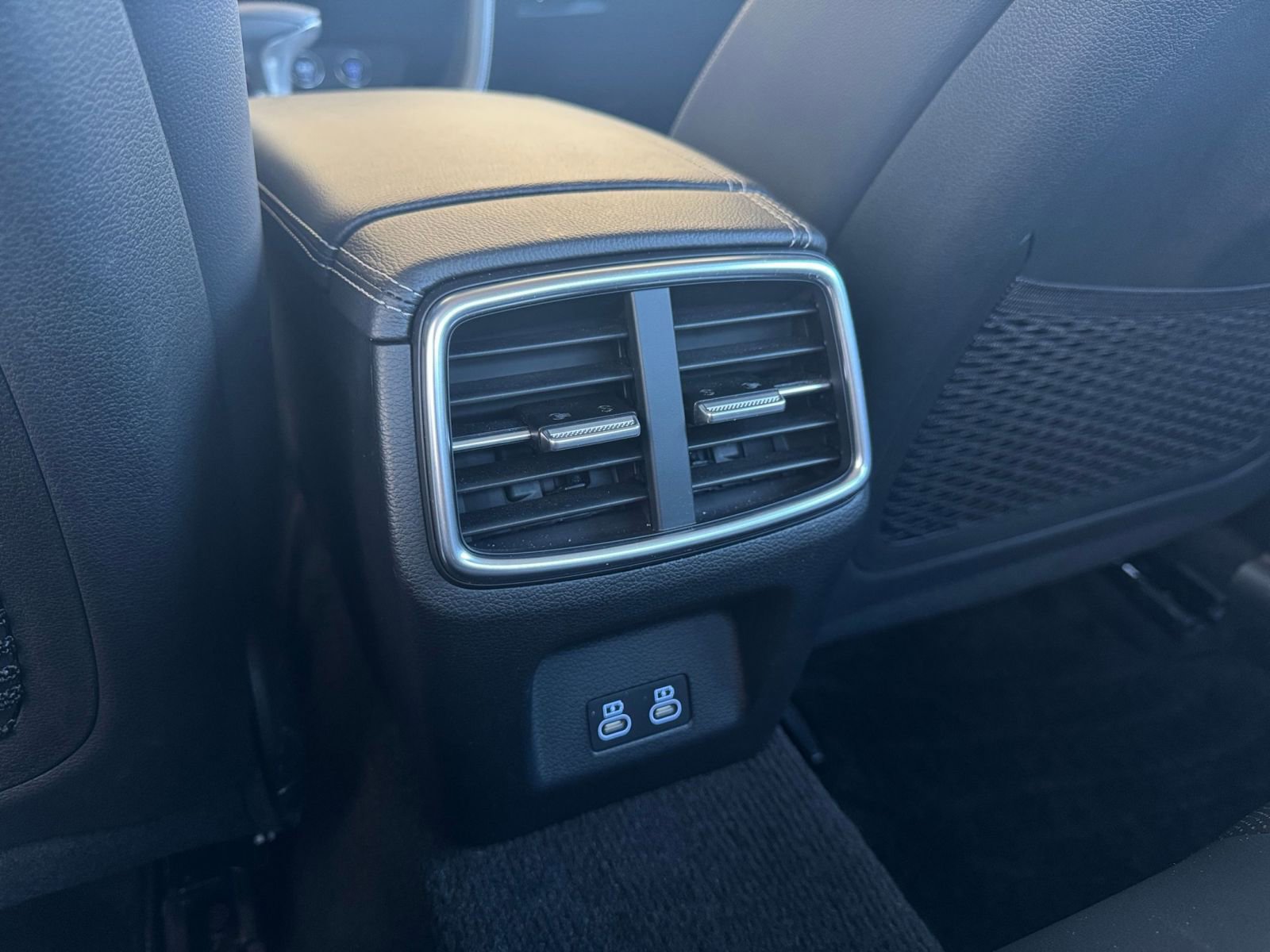 Used 2025 Genesis G70 2.5T image 24