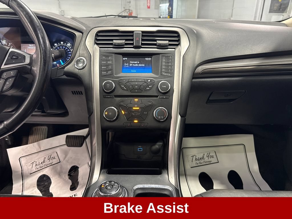 Used 2017 Ford Fusion SE FWD image 11