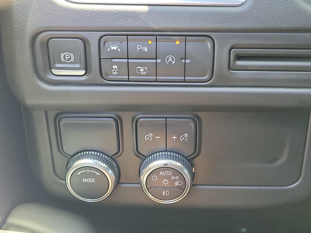 Used 2023 GMC Yukon SLT w/ SLT Luxury Package RWD image 14