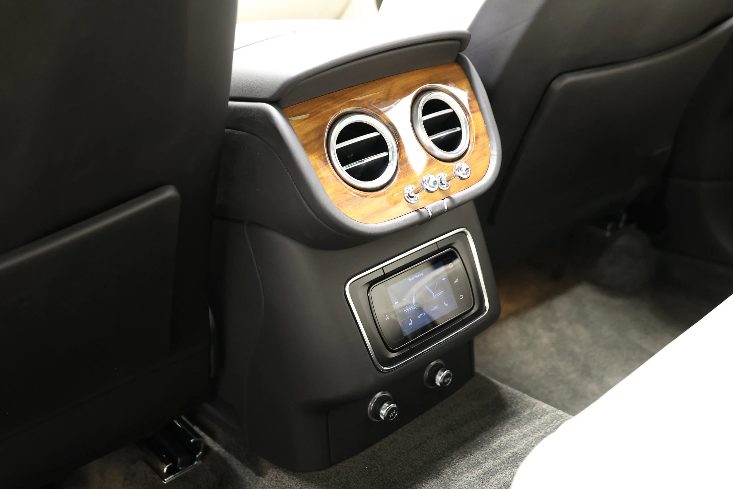 Used 2018 Bentley Bentayga Onyx Edition AWD/4WD image 77