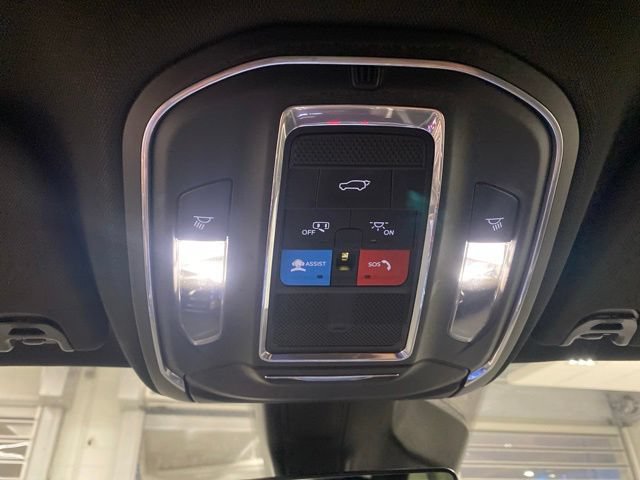 Used 2023 Jeep Wagoneer L Series II AWD/4WD image 19