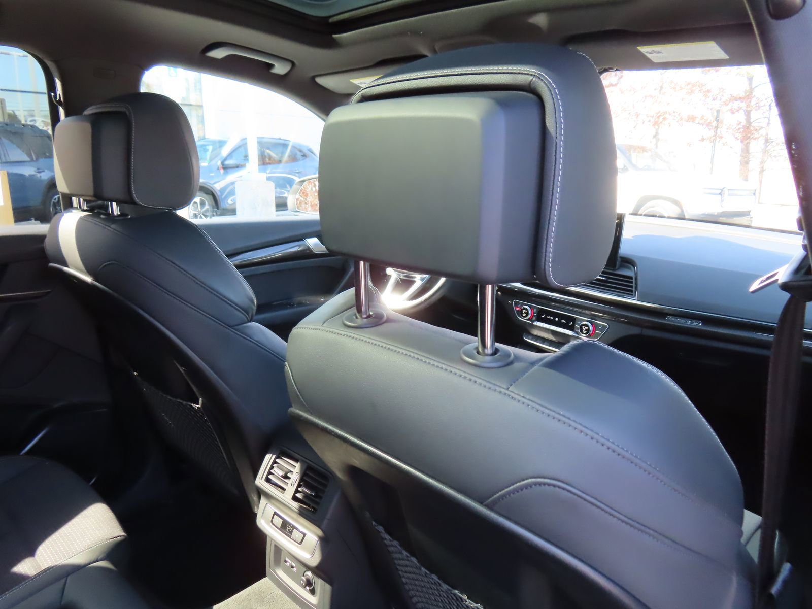 Used 2023 Audi SQ5 Premium w/ Convenience Package image 37