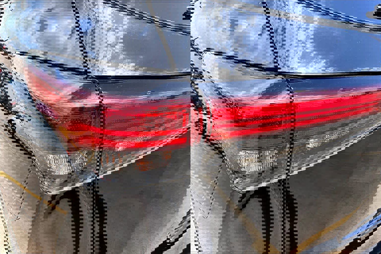 Used 2025 Toyota Highlander LE image 27