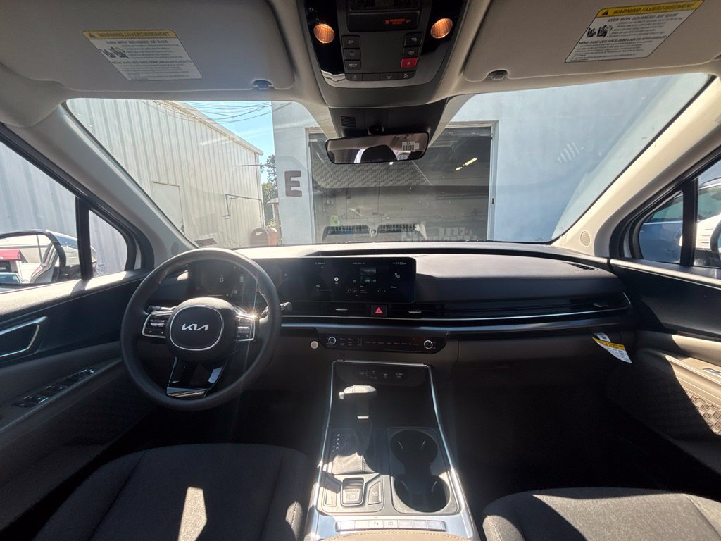 Certified 2026 Kia Carnival LX FWD image 18