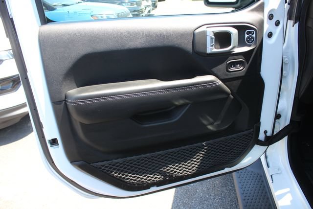 Used 2018 Jeep Wrangler Unlimited Sahara w/ Dual Top Group AWD/4WD image 38