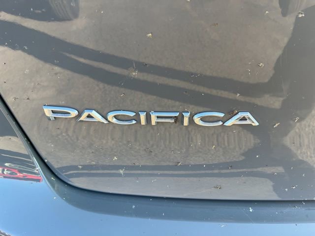 Used 2023 Chrysler Pacifica Touring-L FWD image 7