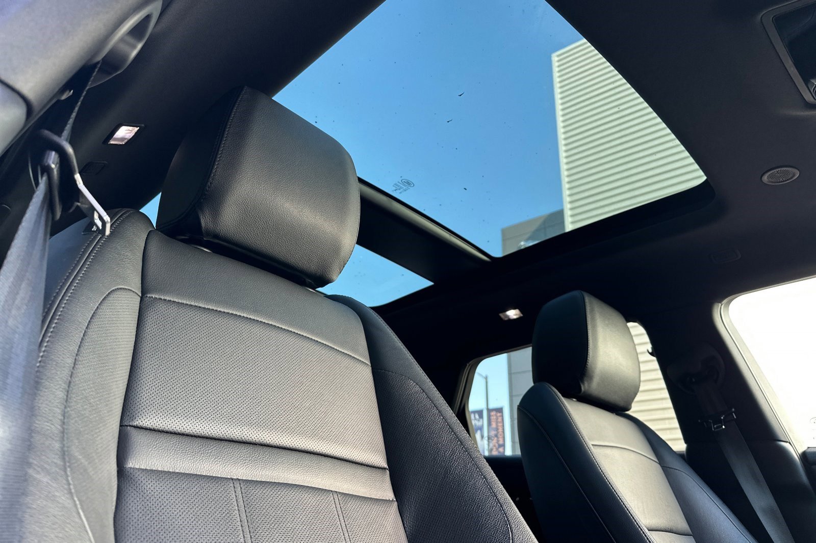 Certified 2024 Land Rover Range Rover Evoque Dynamic SE image 25