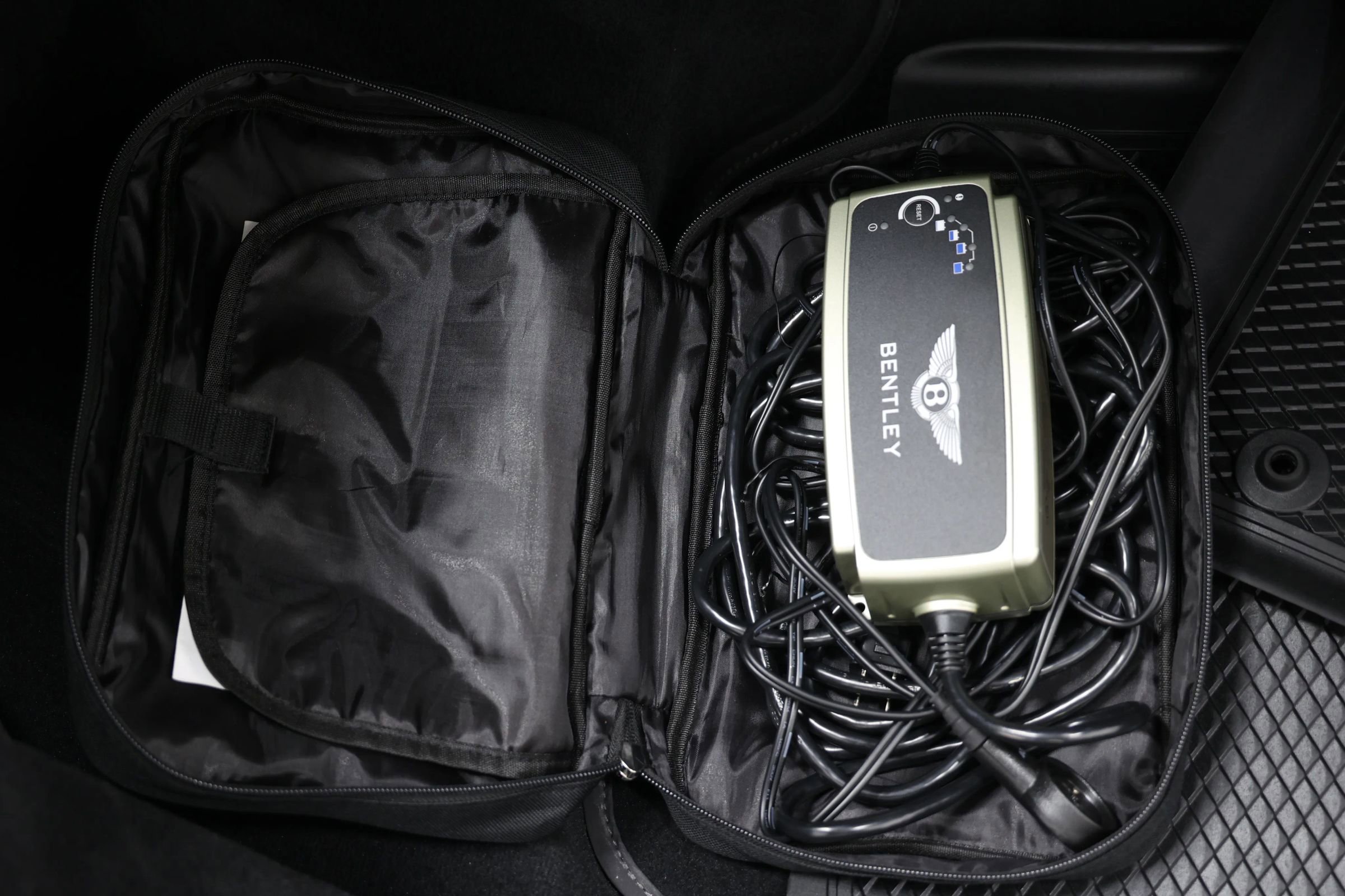 Used 2020 Bentley Flying Spur W12 image 81