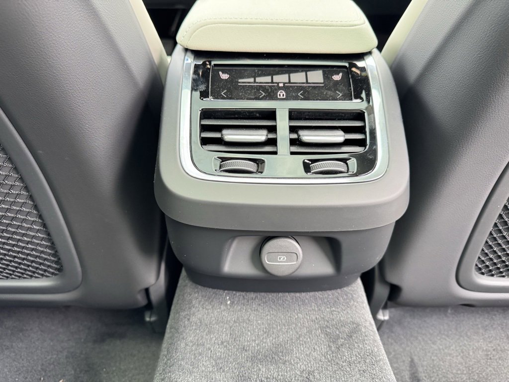 New 2026 Volvo V60 B5 Cross Country Ultra w/ Protection Package Premier image 28