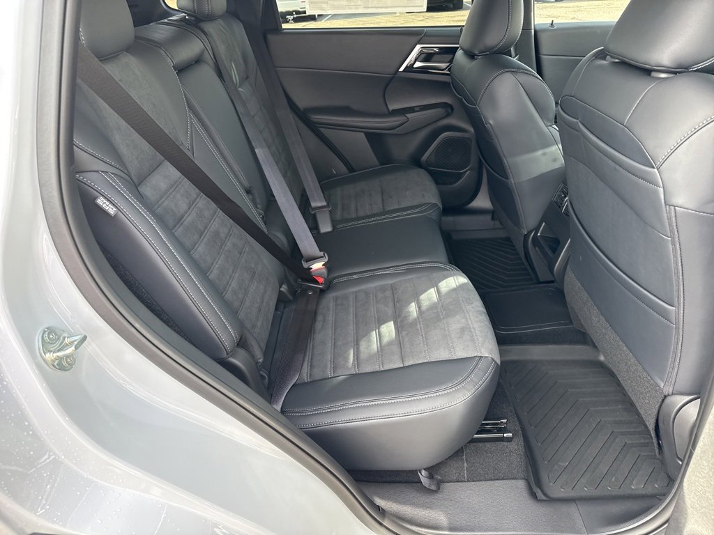New 2025 Mitsubishi Outlander SE image 26