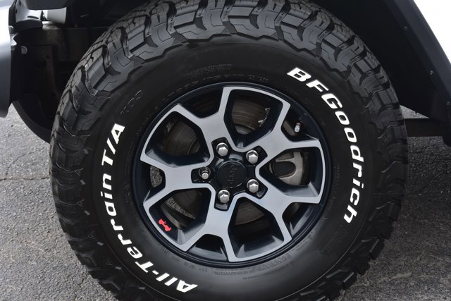 Used 2018 Jeep Wrangler Unlimited Sahara image 9