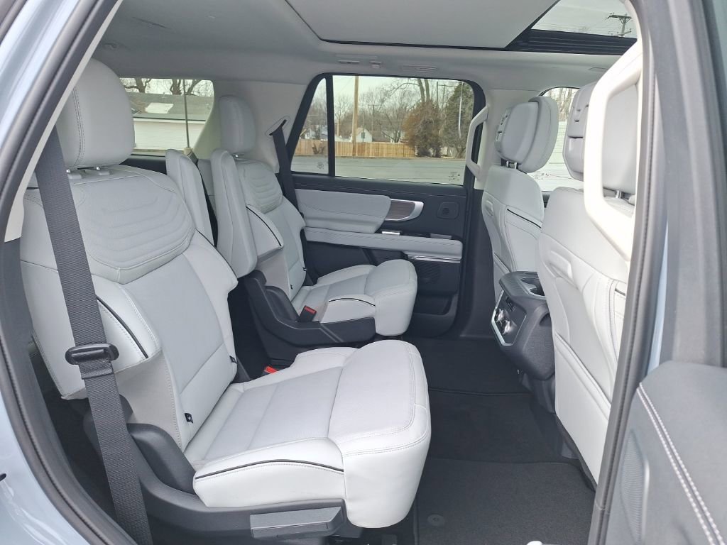 New 2026 Ford Expedition Platinum w/ Platinum Ultimate Package AWD/4WD image 19