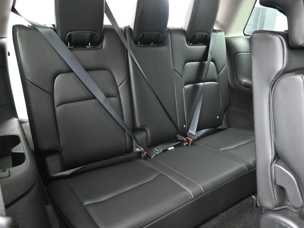 Used 2023 Nissan Pathfinder SL image 16