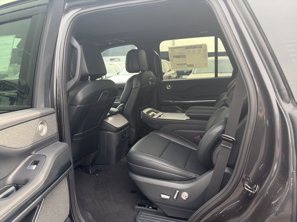 New 2027 Lincoln Navigator Reserve w/ Jet Appearance Package AWD/4WD image 13