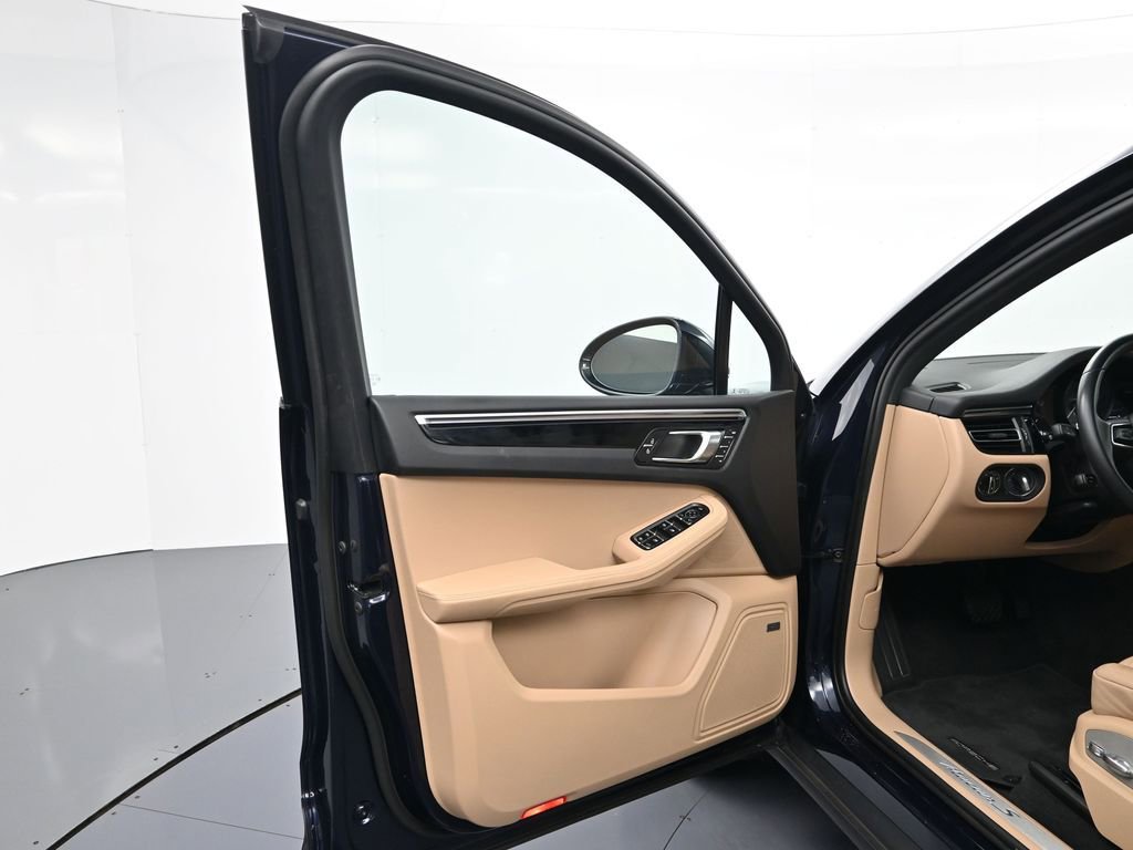Certified 2022 Porsche Macan S image 16