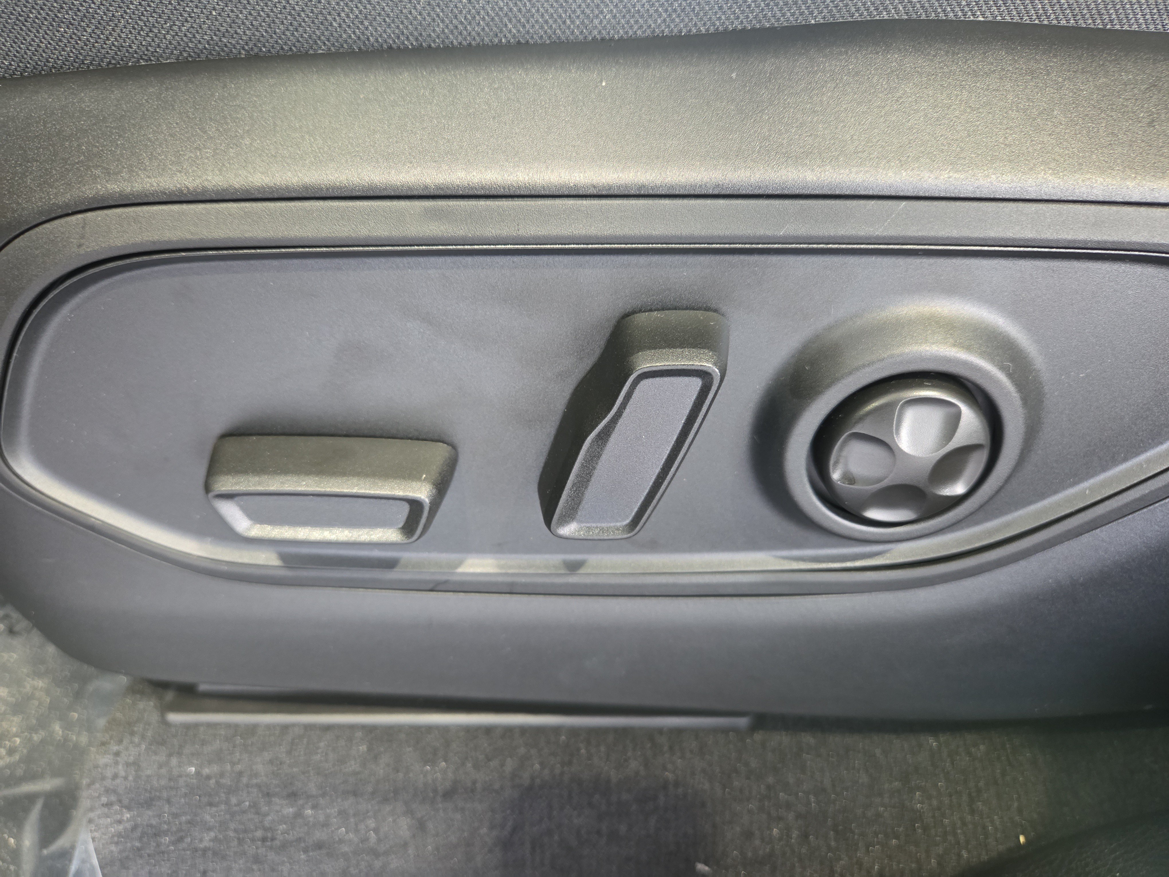 New 2025 Jeep Grand Cherokee L Altitude AWD/4WD image 21