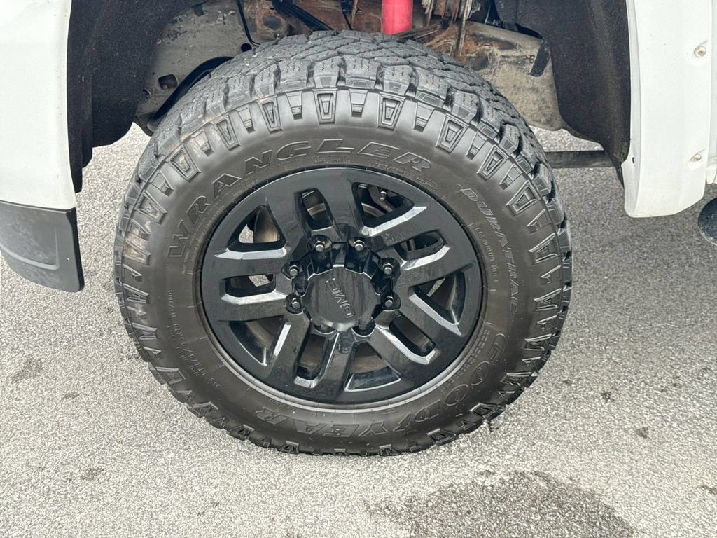Used 2018 GMC Sierra 2500 SLT w/ Duramax Plus Package AWD/4WD image 2